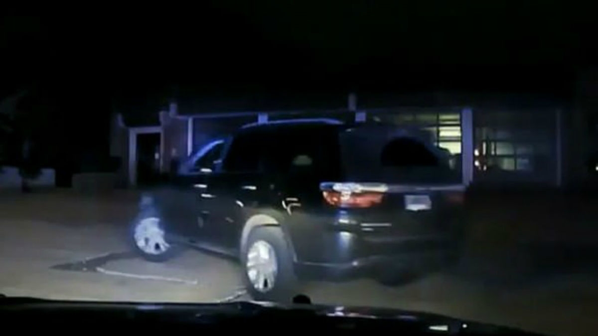 #Video Policía persigue a niño por robar la camioneta de su madre