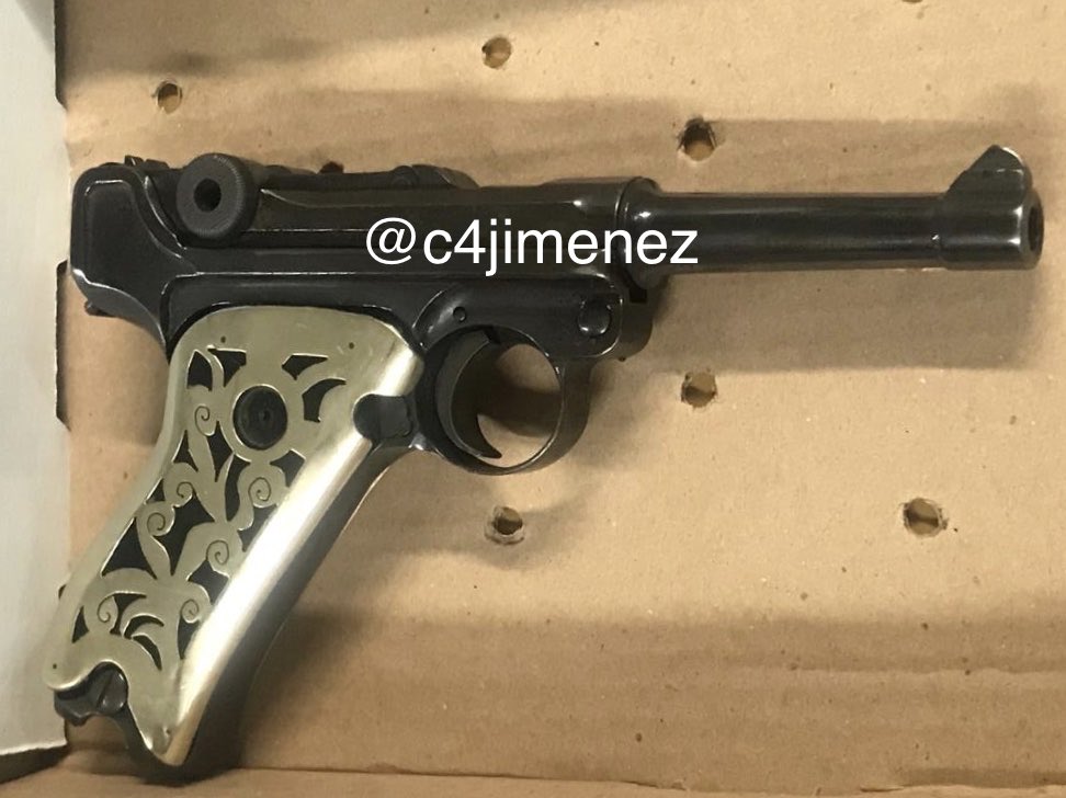 Pistola con la que fue baleado el líder del sindicato de bomberos - pistola