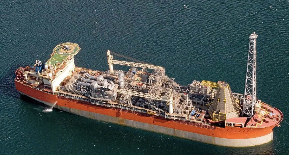 Derrame de 250 mil litros de petróleo en el Atlántico no podrá limpiarse