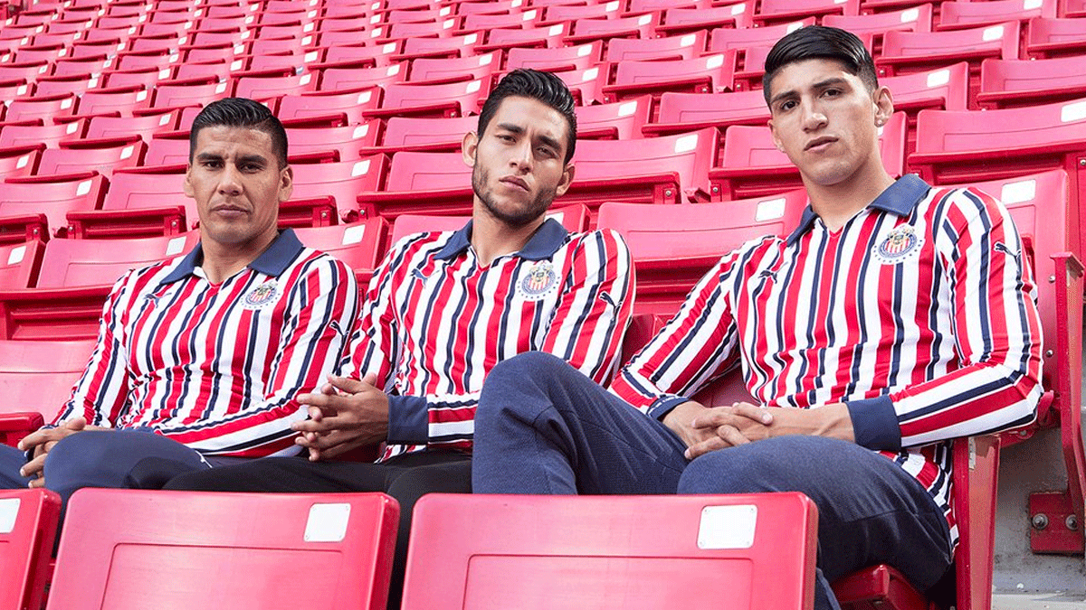 Chivas presenta playera con la que jugará el Mundial de Clubes