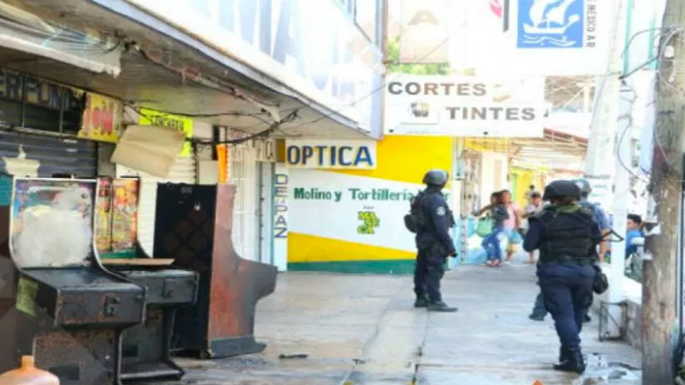 Queman fachada de farmacia en Acapulco