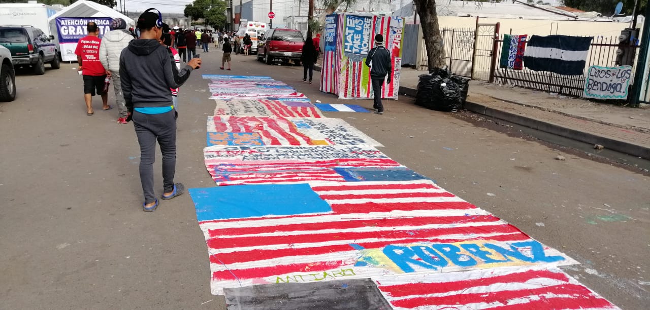 Hay casi 5 mil migrantes en el albergue Benito Juárez de Tijuana - qw333333