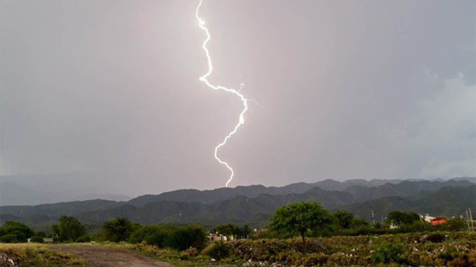 Rayo mata a padre, sus cuatro hijos y al perro en Bolivia