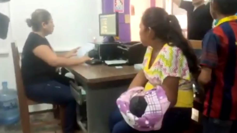 Padres de niña nacida a mitad de caravana migrante se quedarán en México - registro-de-guadalupe-en-juchitan