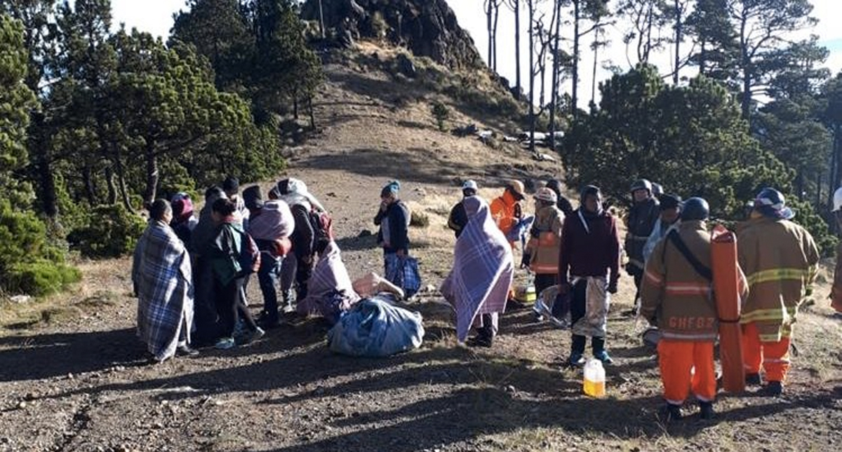#Video Rescatan a 20 guatemaltecos en el volcán más alto de Centroamérica