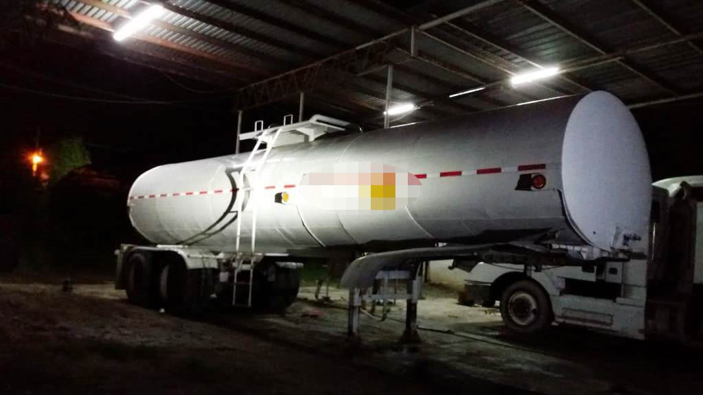 Aseguran combustible y vehículos en taller de Reynosa - reynosa-aseguran-combustible-pipas-taller-2