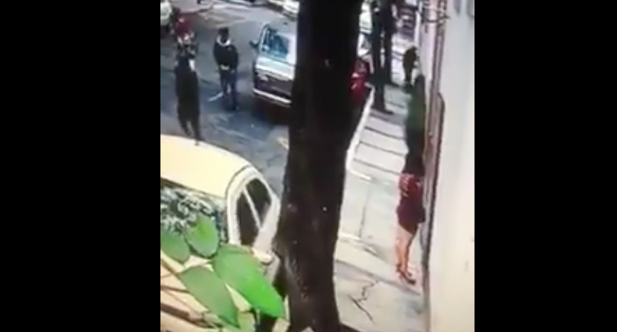 #Video Mujer sirve como señuelo para robo a casa habitación