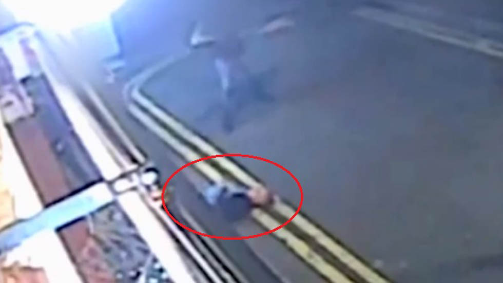 #Video Asesinan a hombre de un puñetazo