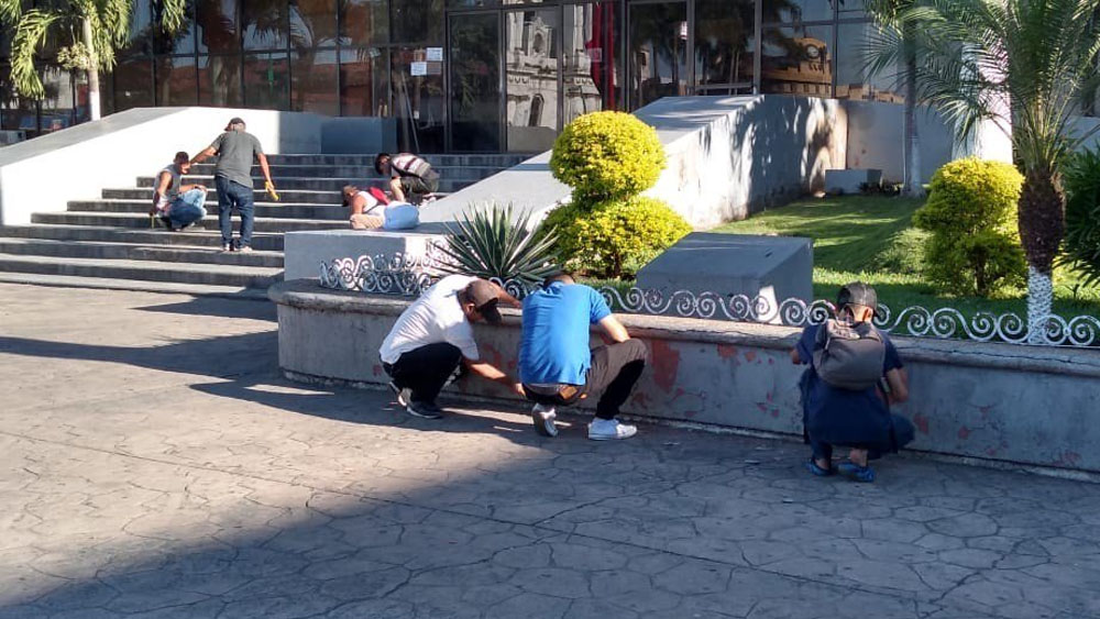 Migrantes apoyan labores de limpieza en Chiapas