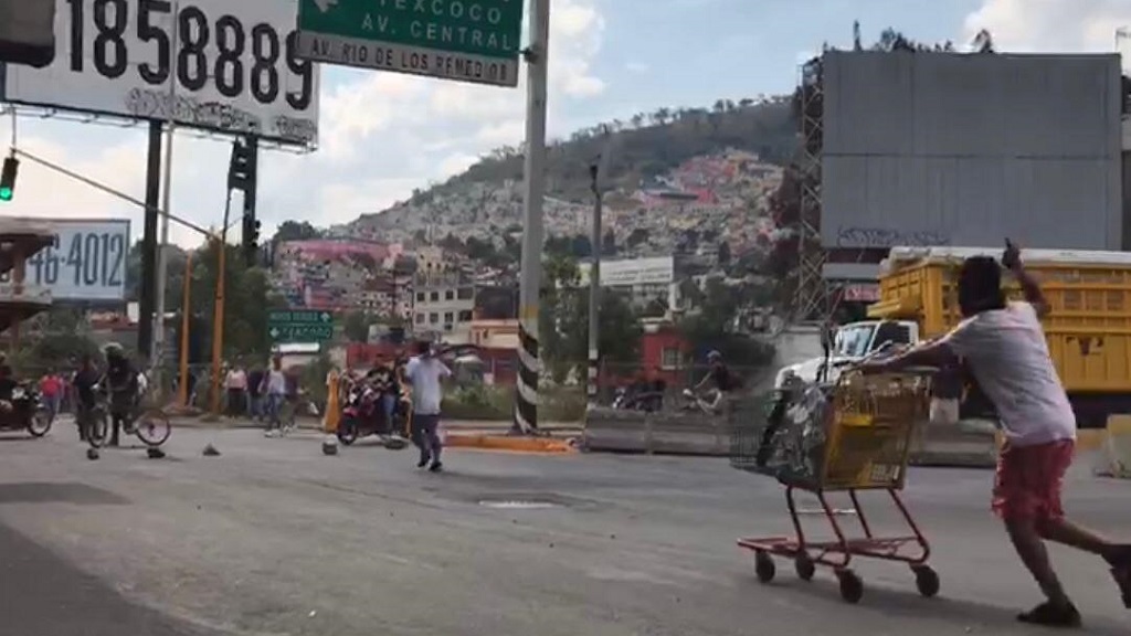 Arriban granaderos a la Autopista México-Pachuca - saqueo-de-la-bodega-aurrera