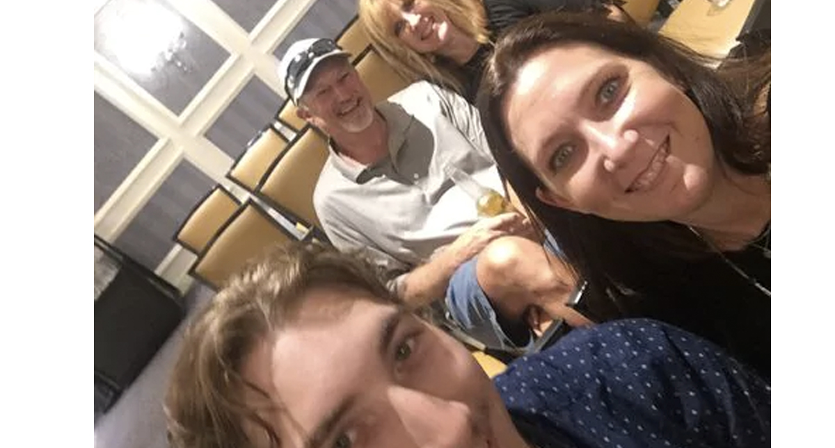 Selfie salva a joven de condena de 99 años de cárcel