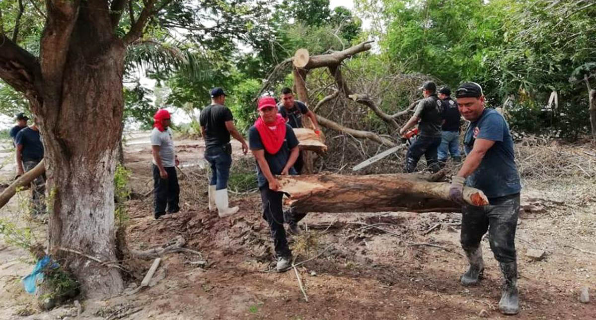 Siguen labores de limpieza en Nayarit tras paso de Willa - servicios-de-emergencia-en-huajicori