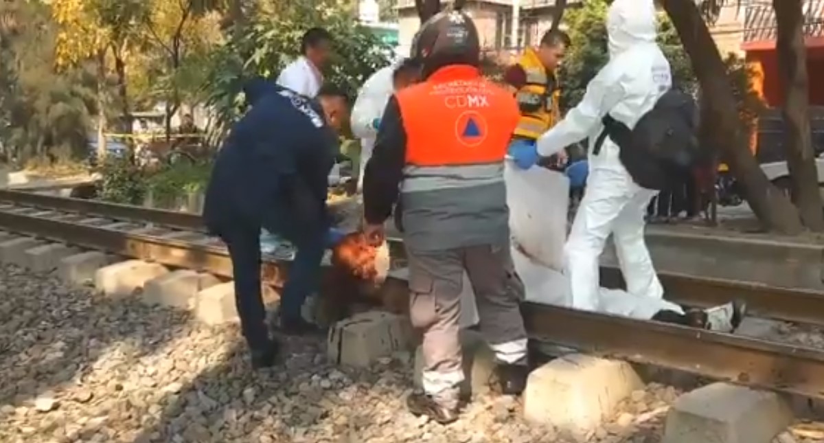 Hombre muere arrollado por tren en la GAM - servicios-periciales-de-la-cdmx-en-el-levantamiento-del-cuerpo