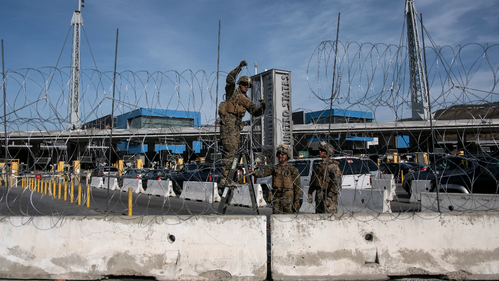 Instalan soldados de EE.UU. protección en garitas de Otay Mesa y San Ysidro