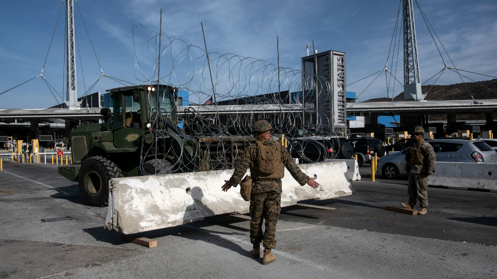 Instalan soldados de EE.UU. protección en garitas de Otay Mesa y San Ysidro - soldados-garita-san-ysidro-3