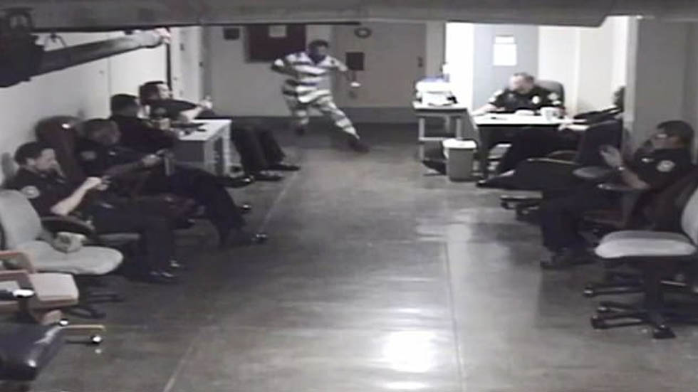 #Video Detenido intenta huir de tribunal en Cincinnati