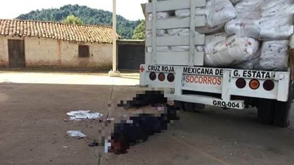Asesinan a policías y paramédico al entregar cobijas en Taxco