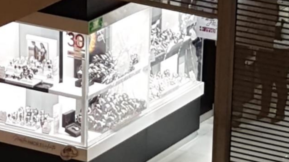 Sujetos disfrazados asaltan joyería en Parque Tezontle - sujetos-assaltan-joyeria-plaza-tezontle