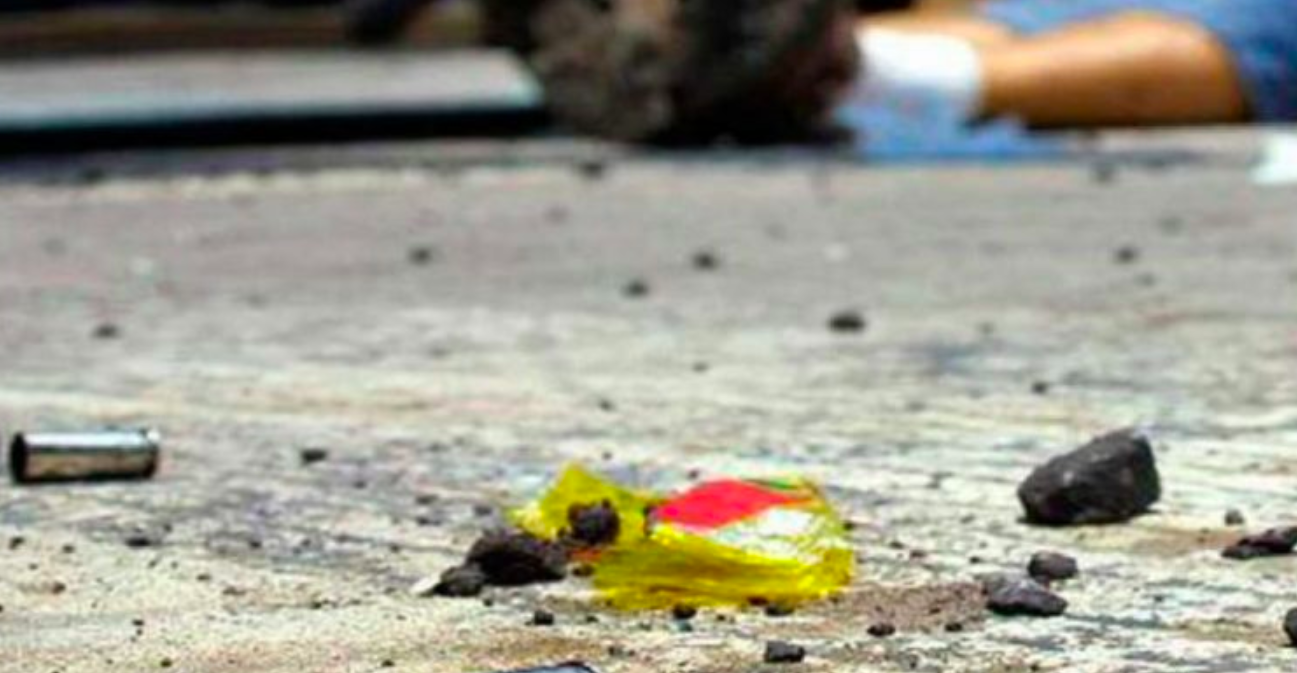 Asesinan a pasajero de taxi y hieren a taxista en Acapulco