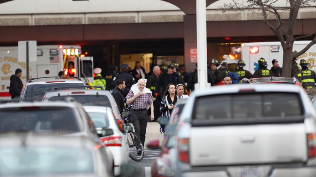 Tiroteo en área de hospital de Chicago deja al menos cuatro muertos