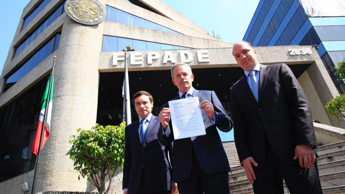 PAN presenta denuncia en la FEPADE contra AMLO y Morena