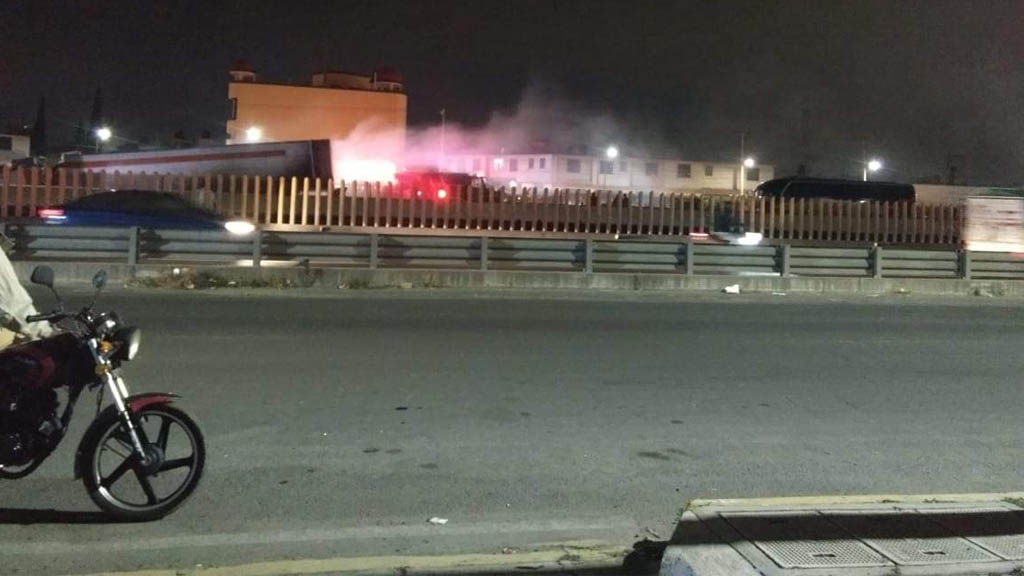 #Video Se incendia tráiler en la Autopista México-Puebla