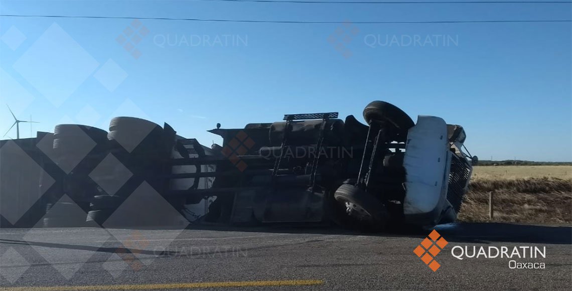 Viento vuelca tráiler en el Istmo de Tehuantepec - trailer