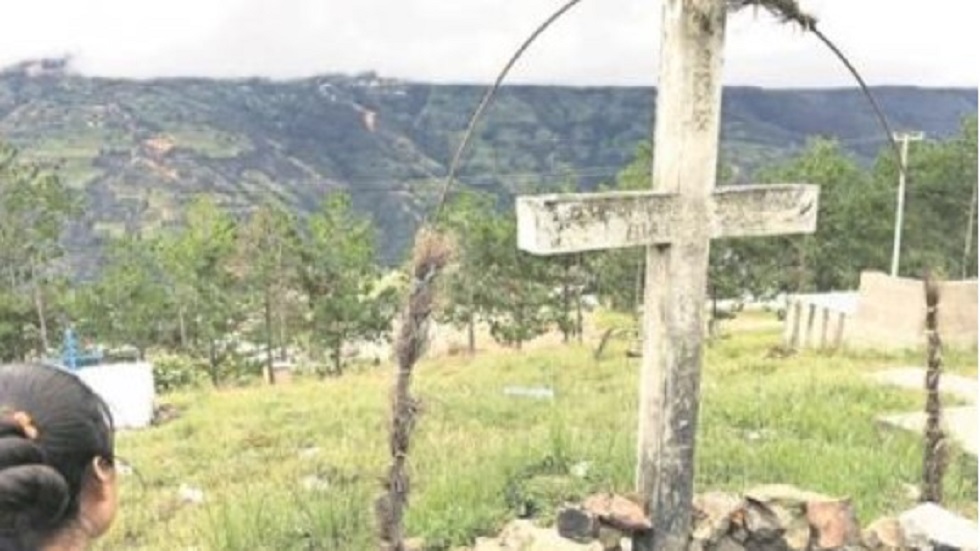 Jóvenes de La Montaña de Guerrero se suicidan con herbicida - tumba-en-panteon-de-zilacayotitlan
