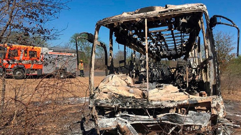 Incendio de autobús mata a 42 personas en Zimbabwe