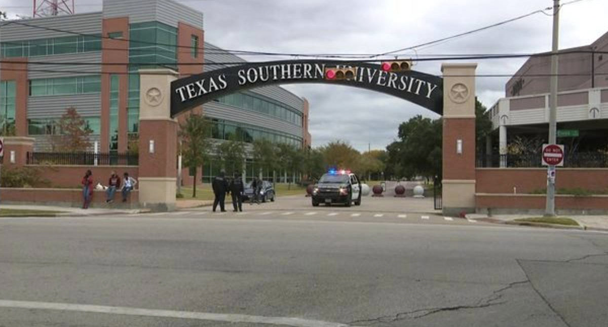 Amenaza de bomba obliga la evacuación de universidad en Houston