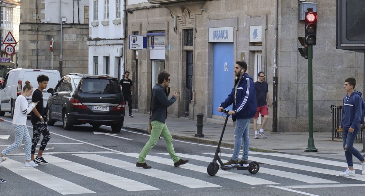 Jóvenes a bordo de patín eléctrico atropellan y matan a anciana