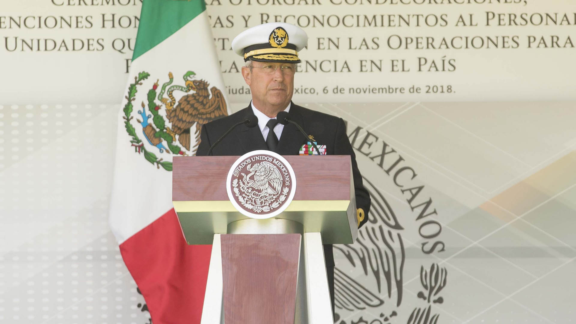 Cienfuegos y Soberón desean éxito a sus sucesores en las Fuerzas Armadas - vidal-soberon-semar