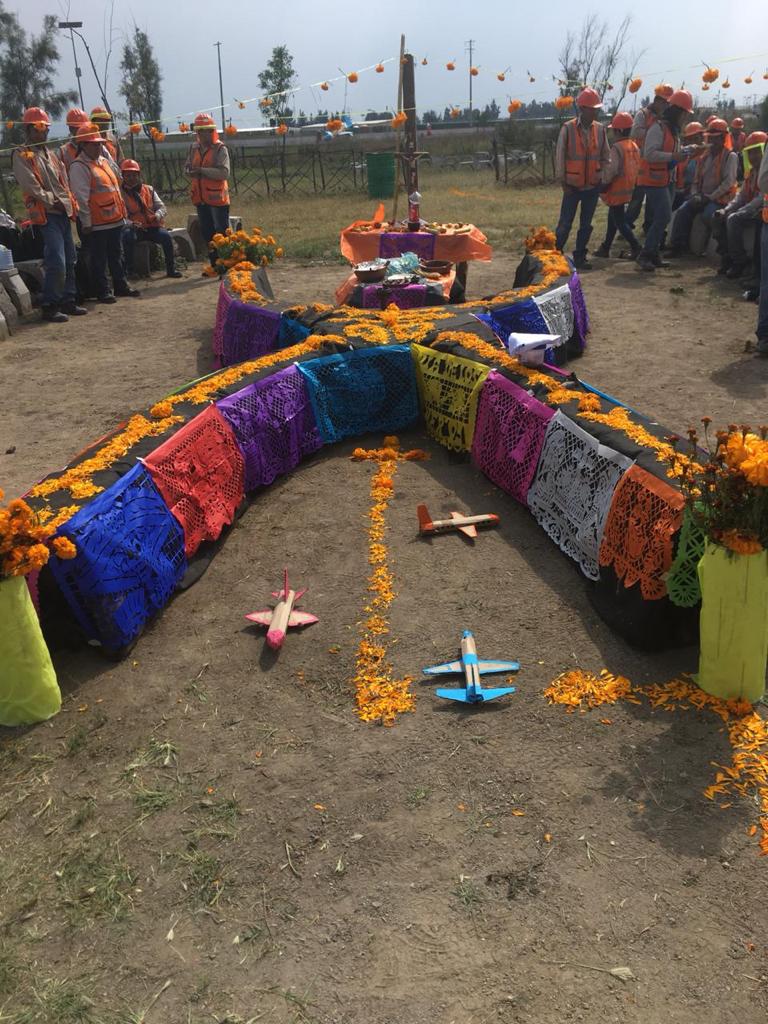 #Fotos Trabajadores dedican altares de muertos... al NAIM - whatsapp-image-2018-11-01-at-200834-3