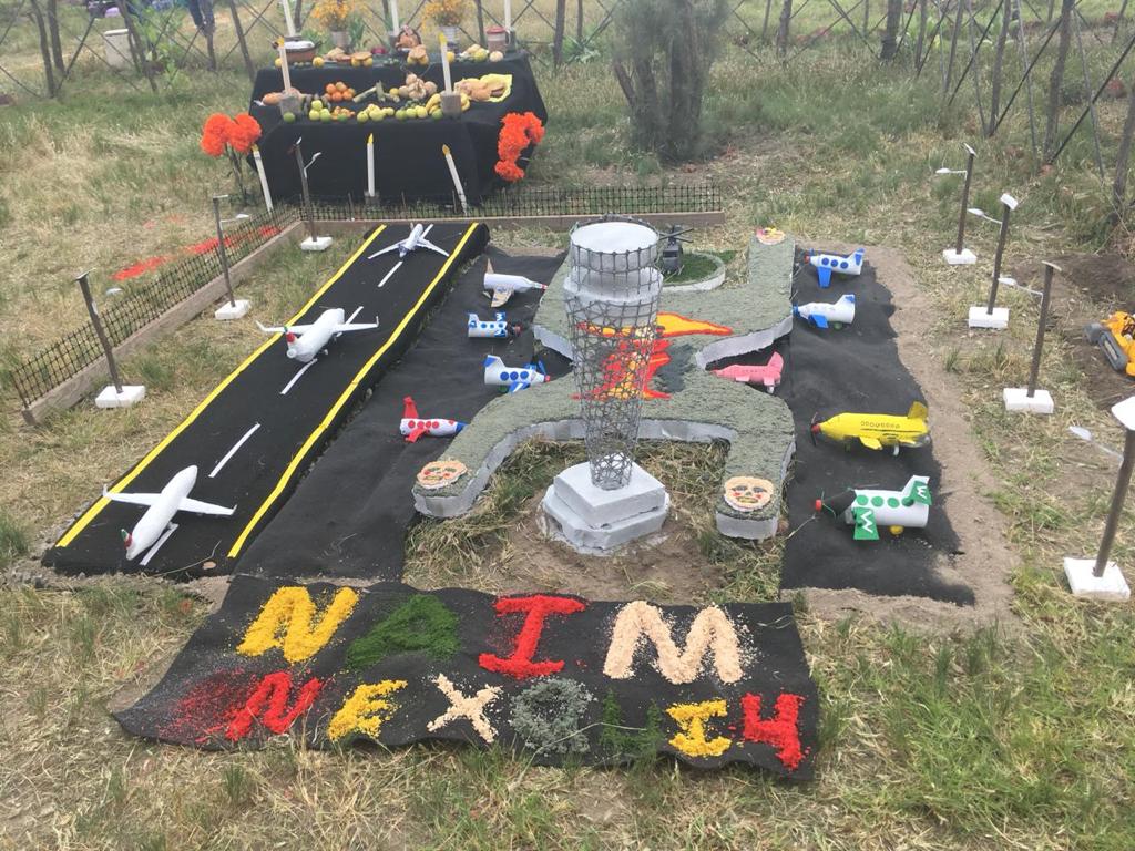 #Fotos Trabajadores dedican altares de muertos… al NAIM #Fotos Trabajadores dedican altares de muertos… al NAIM