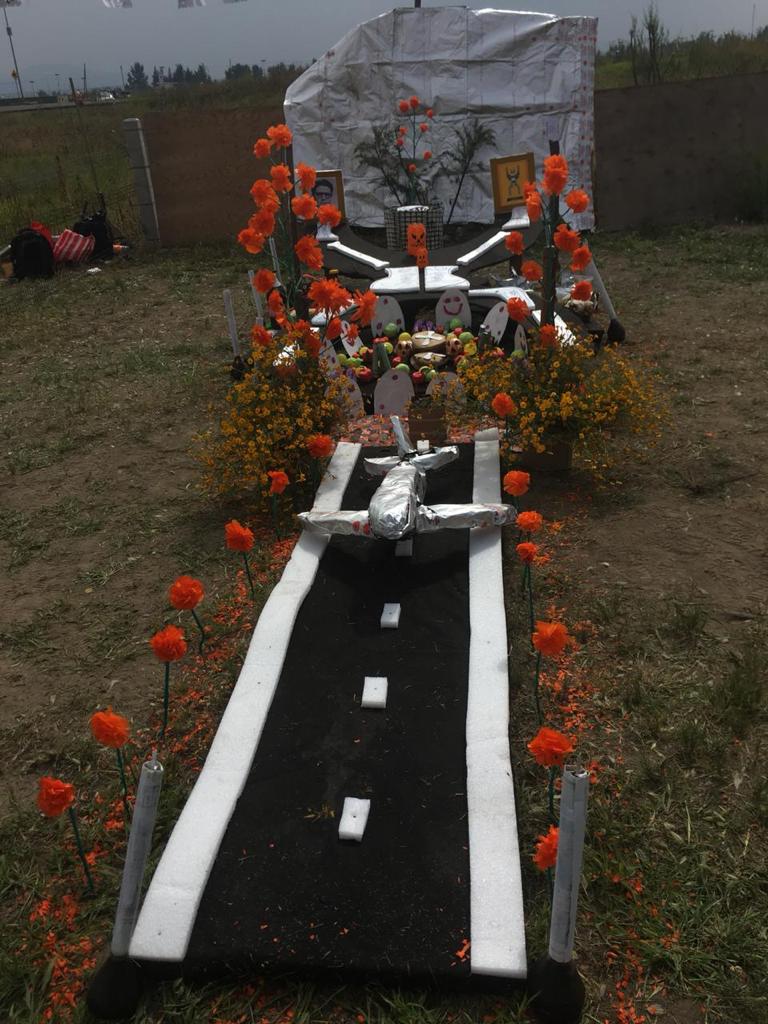 #Fotos Trabajadores dedican altares de muertos... al NAIM - whatsapp-image-2018-11-01-at-200834-7