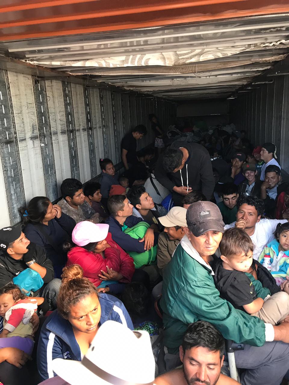 Migrantes que salieron de Mexicali abordan tráiler para llegar a Tijuana - whatsapp-image-2018-11-20-at-141205-1