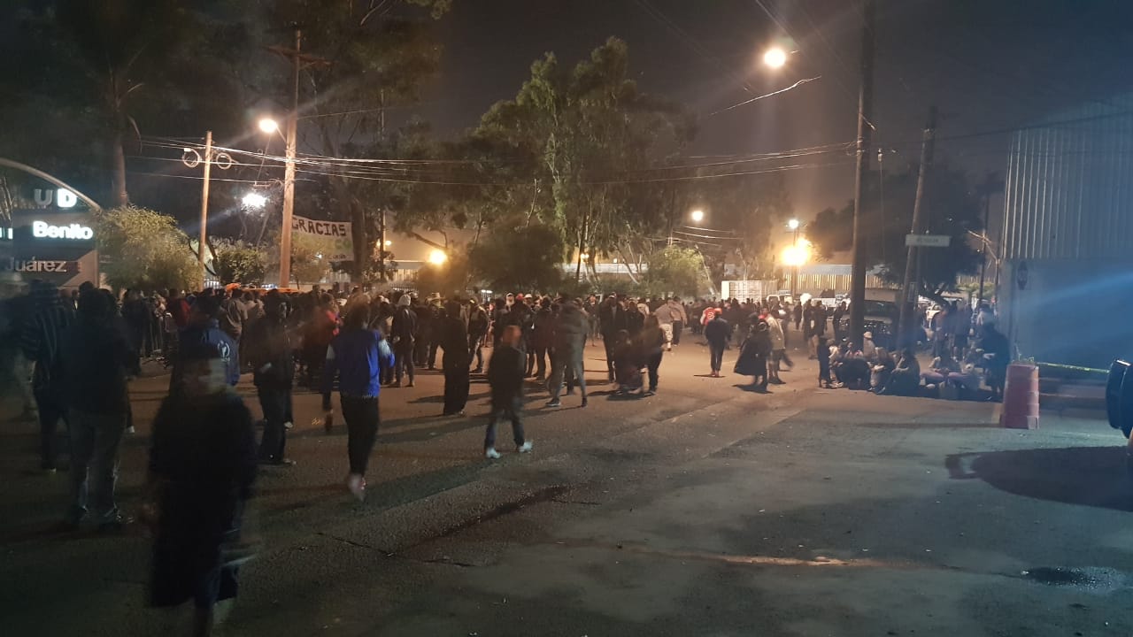 Continúa la llegada de migrantes al albergue Benito Juárez de Tijuana