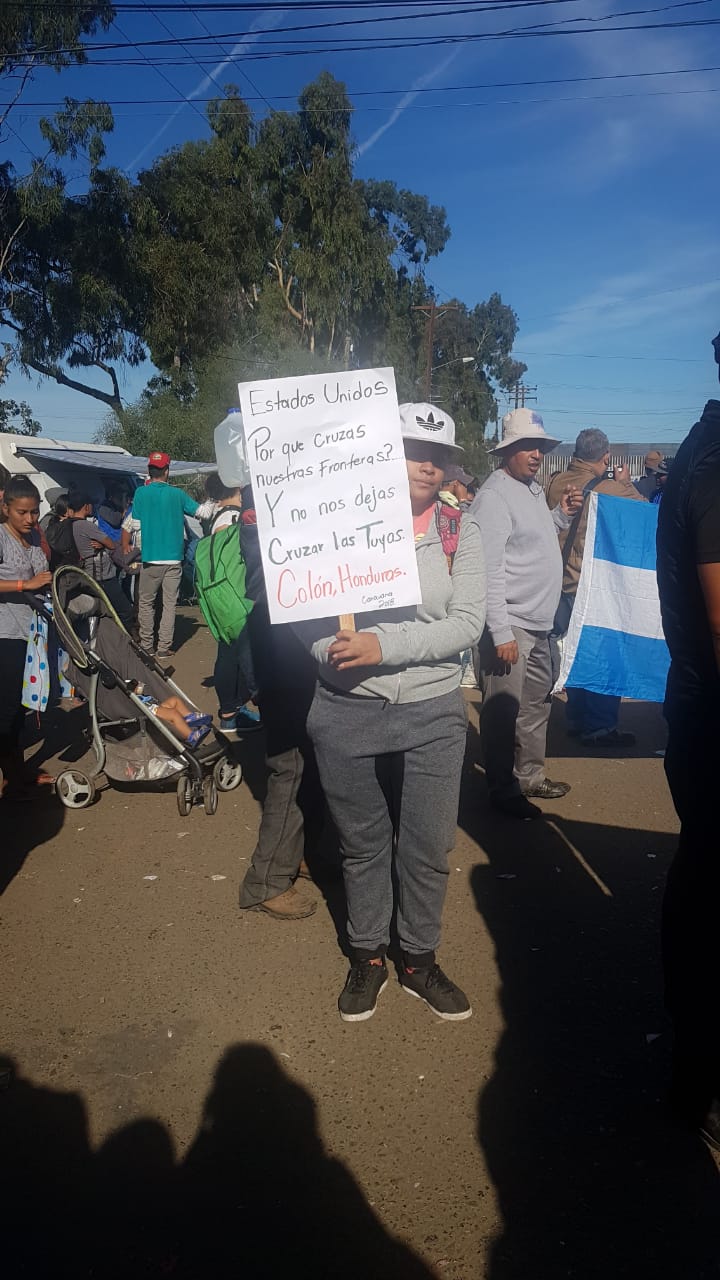 Policía fronteriza disparó gas lacrimógeno a migrantes - whatsapp-image-2018-11-25-at-125259-pm