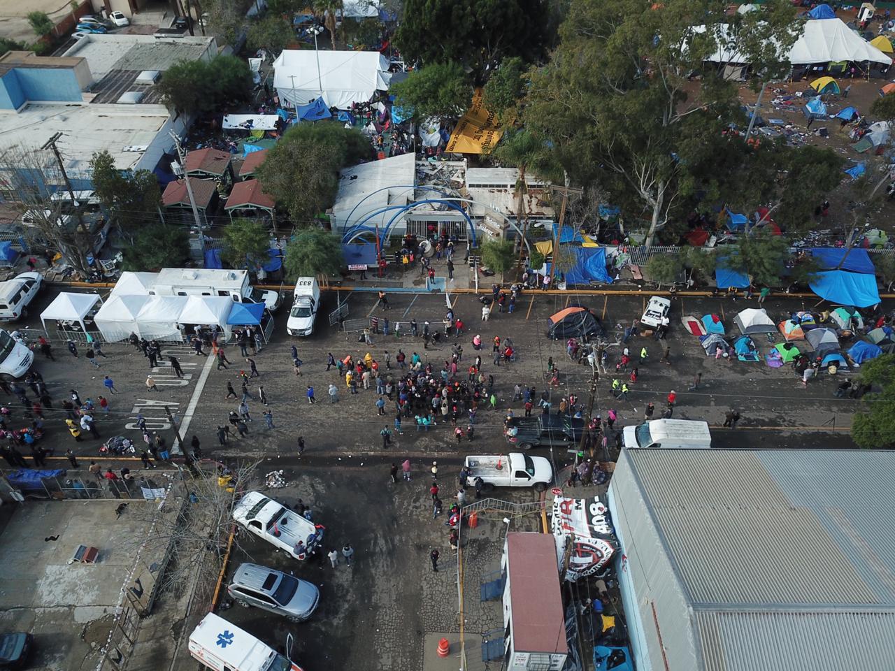 Más de 5 mil migrantes continúan en el albergue Benito Juárez - whatsapp-image-2018-11-30-at-32002-pm