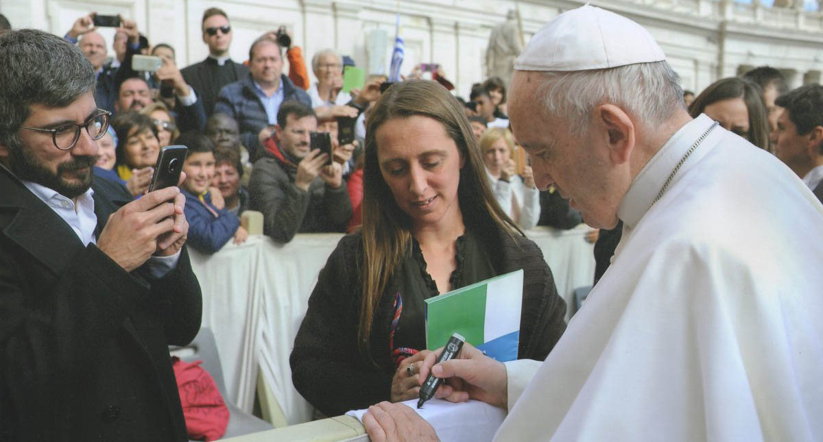 Polémica por encuentro entre el papa y activistas argentinos - ximena-rattoni-papa-francisco