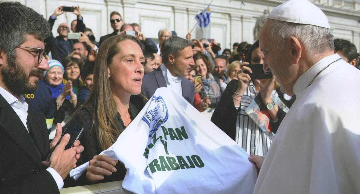 Polémica por encuentro entre el papa y activistas argentinos - ximena-rattoni-y-facundo-lugo-papa-francisco