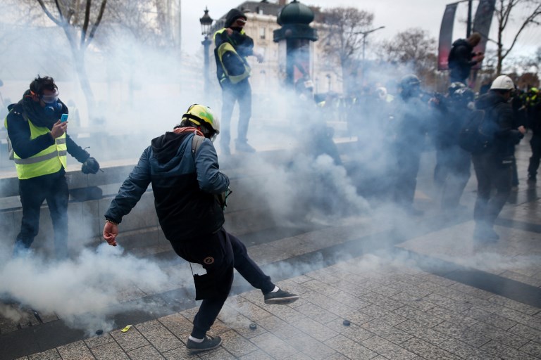 Más de 700 detenidos en Francia por protestas - 000-1bf8mk