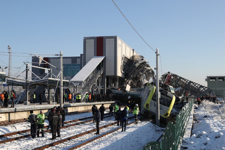 Choque de trenes deja al menos nueve muertos en Turquía - 000-1bk4qb