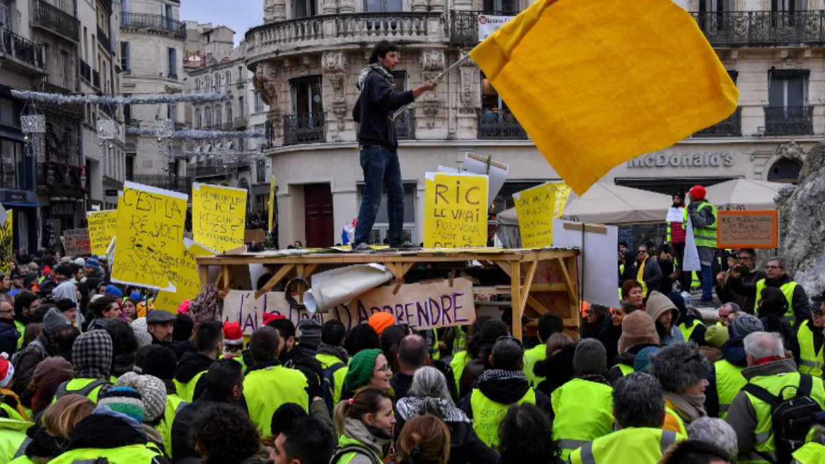 Disminuye presencia de chalecos amarillos en Francia