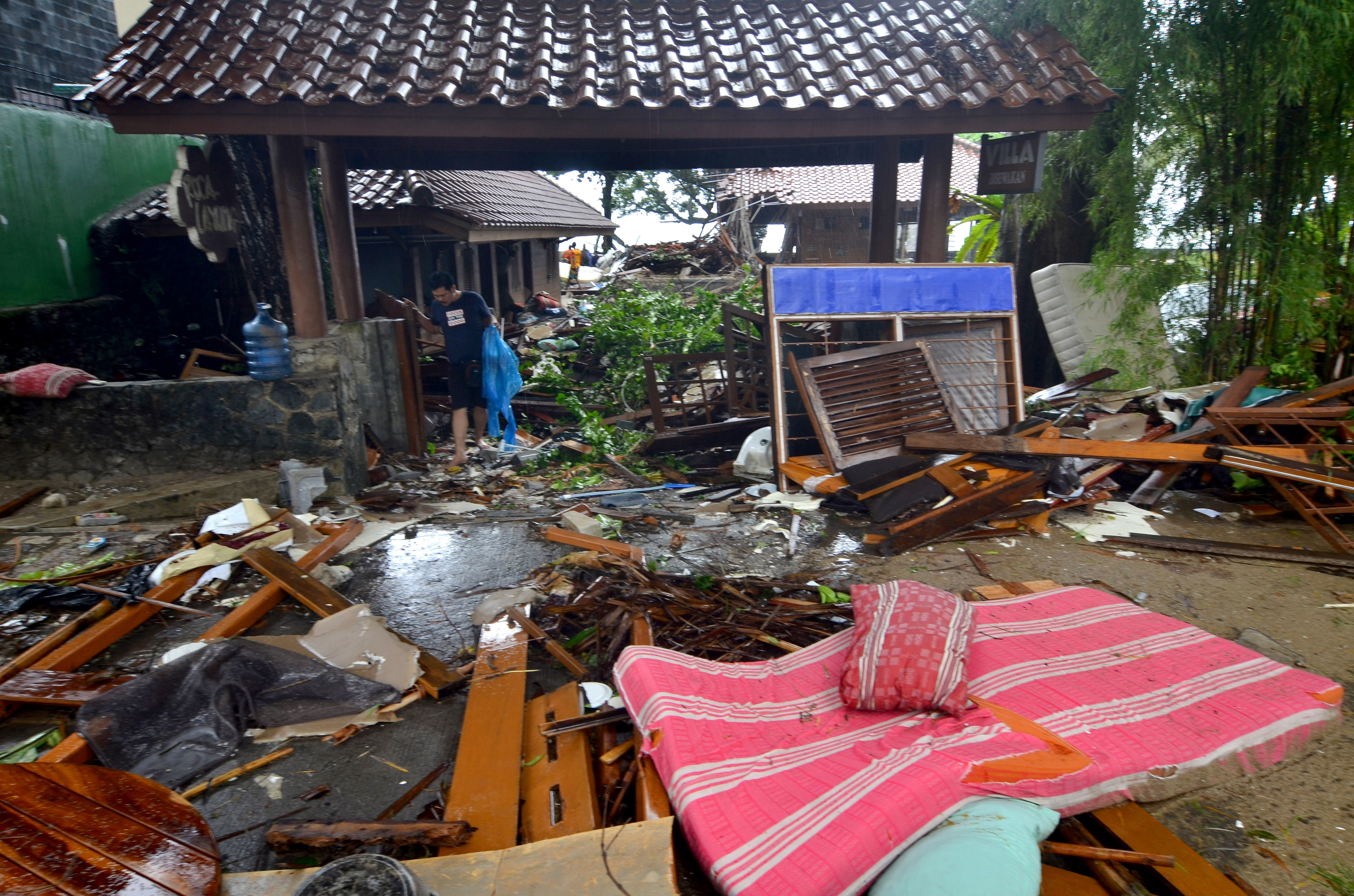 Indonesia: 281 muertos por tsunami - 000-1bs801