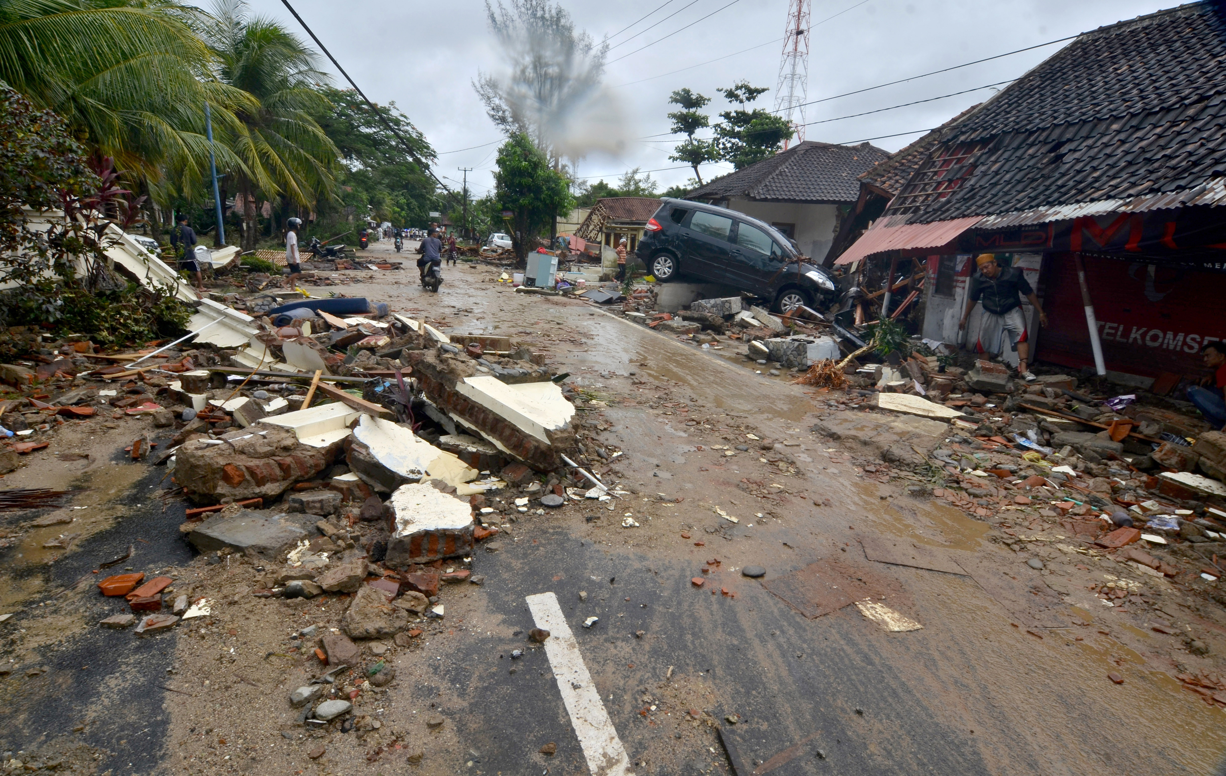 Indonesia: 281 muertos por tsunami - 000-1bs805