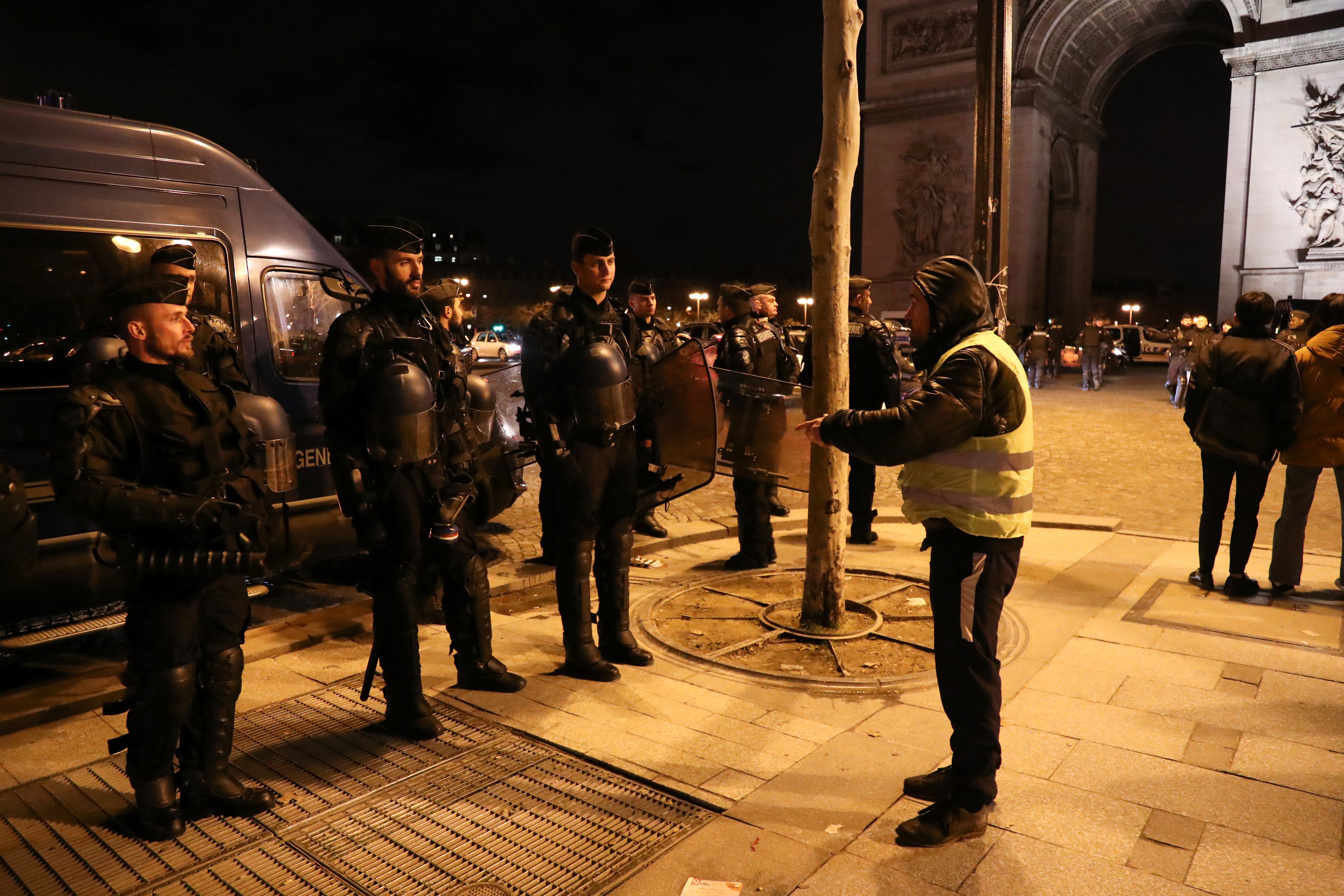 Chalecos amarillos contemplan crear partido político - 000-1bt5vf