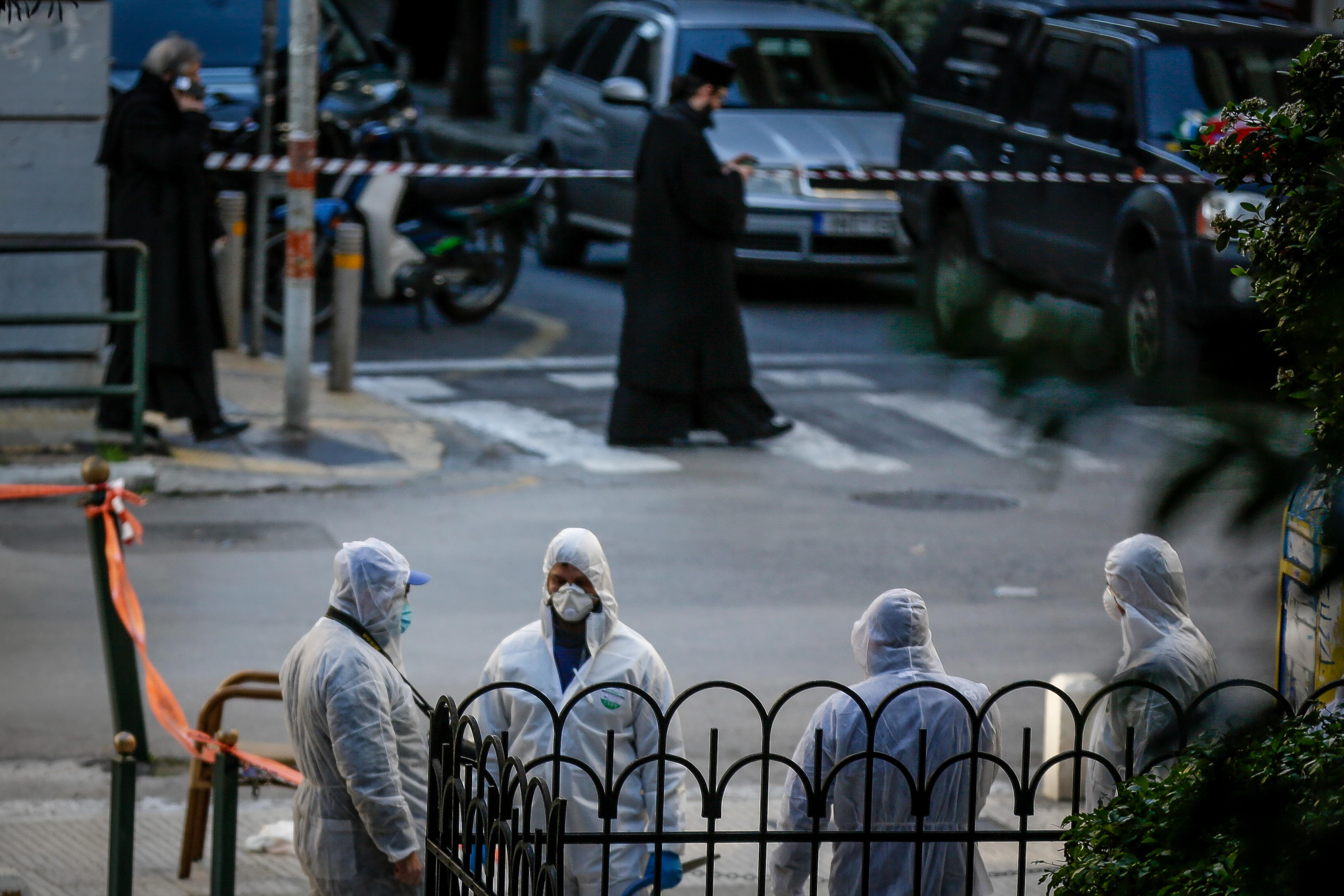 Explosión afuera de iglesia en Grecia deja un policía herido - 000-1bu5gf