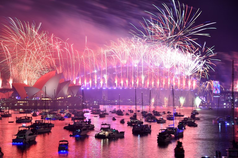 El mundo recibe 2019 con fuegos artificiales - 000-1bw763