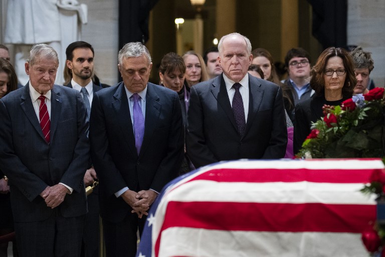 Washington presenta sus respetos a George H. W. Bush - 063-1068350700